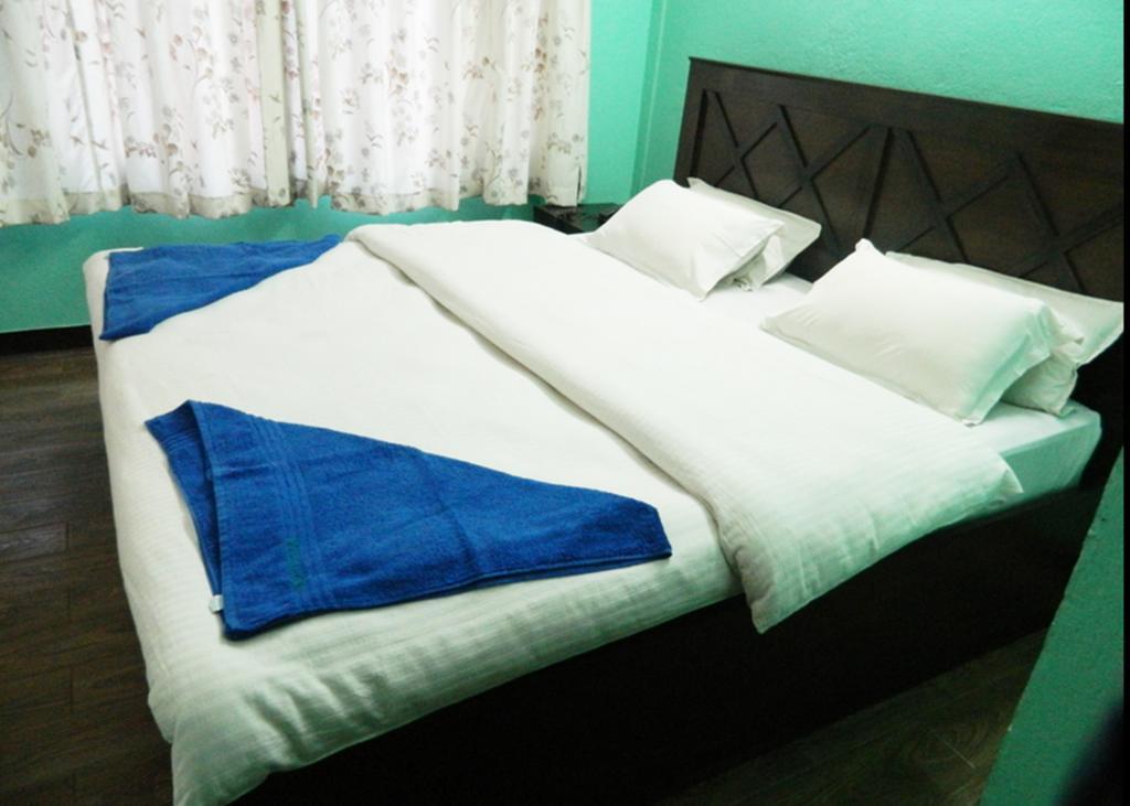 Mount Annapurna Guest House Катманду Экстерьер фото